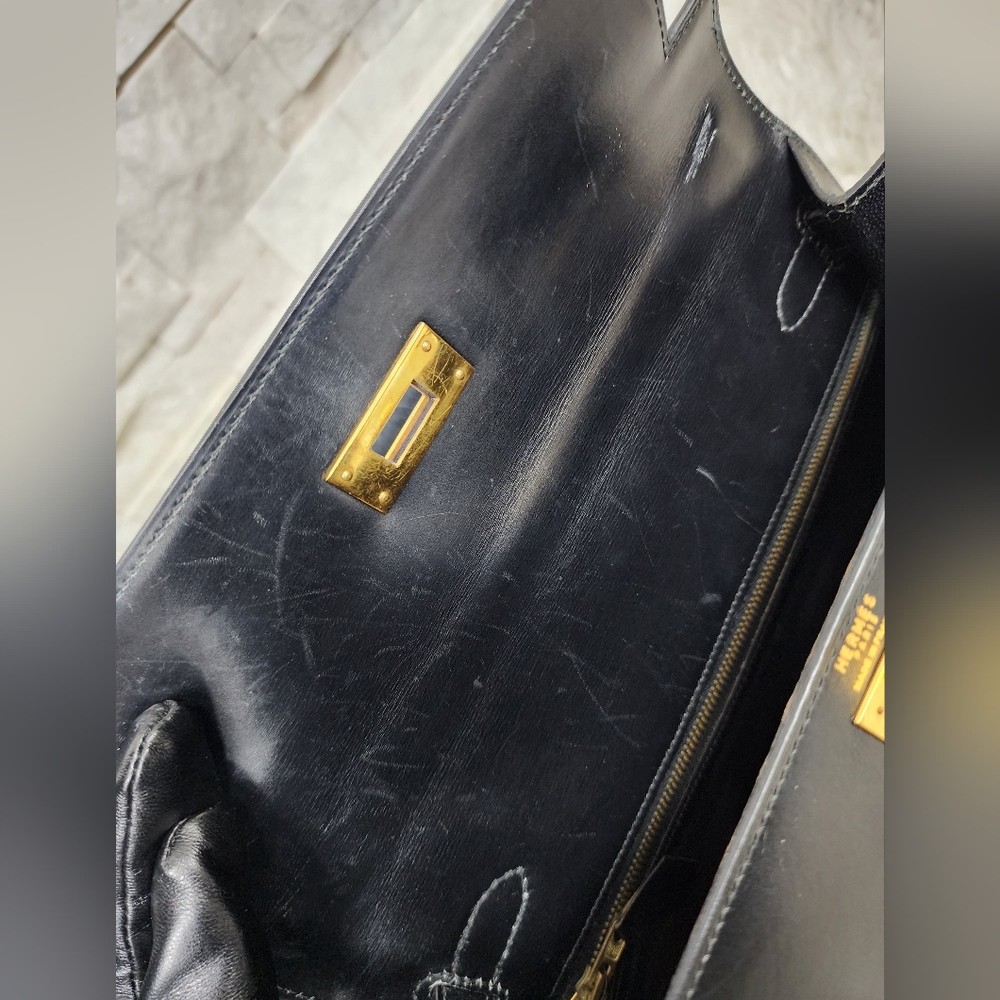 Hermès Kelly 28 in Black Box Leather with Gold Hardware - Picture 15 of 17